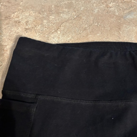 Black Capri leggings 1X - Picture 5 of 5